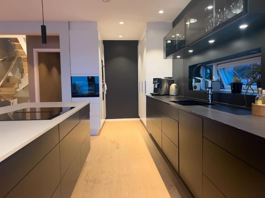 Appartement Sjoutsikt, Jacuzzi Og Solfylt *